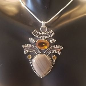 EXQUISITE PENDENT NWOT